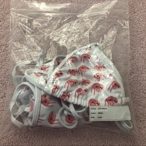 NWT White KYLIE Lips Bikini - Picture 4 of 4